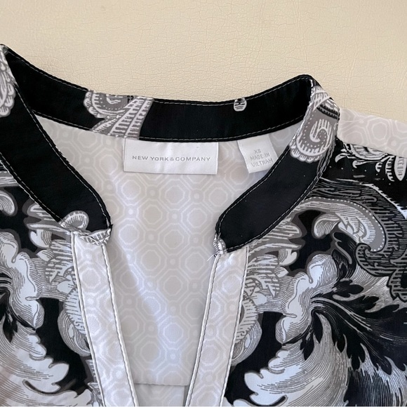 WHITE & Black Feather Button Blouse - Picture 4 of 4